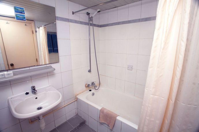 Imagen de la habitación del Hotel Estella. Foto 13