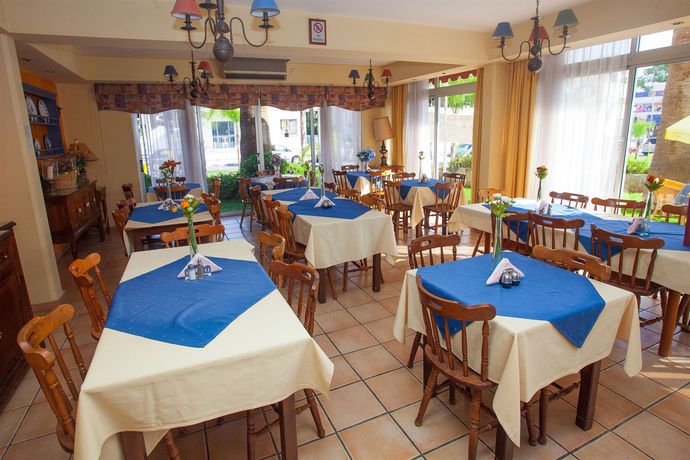 Imagen del bar/restaurante del Hotel Estella. Foto 5