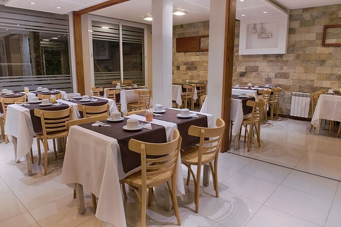 Imagen del bar/restaurante del Hotel Estepa. Foto 13