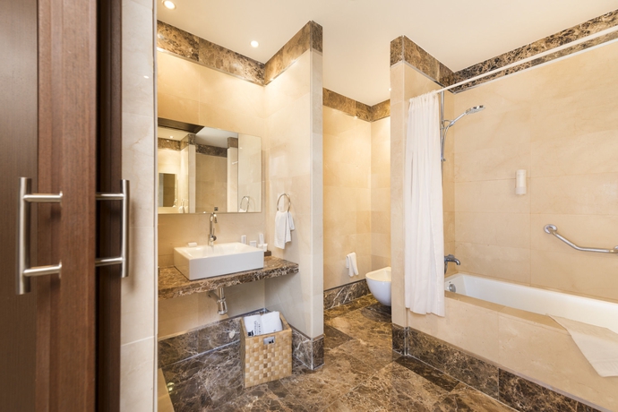 Imagen de la habitación del Hotel Estepona and Spa Resort. Foto 8