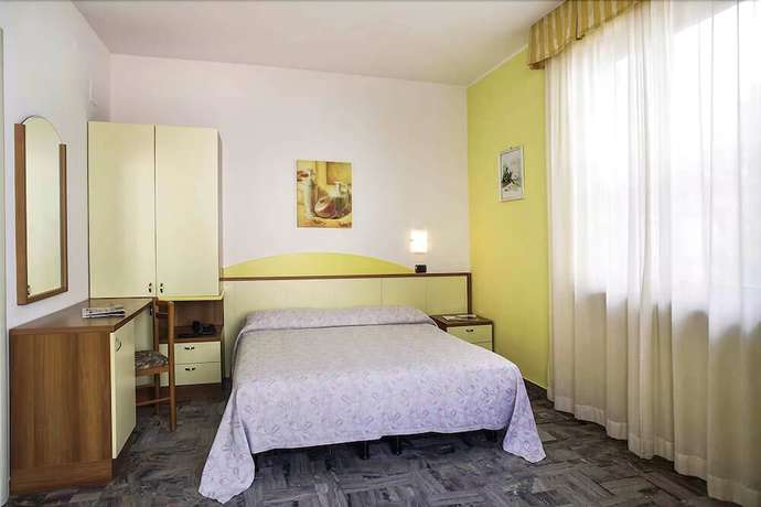 Imagen de la habitación del Hotel Ester Safer. Foto 10