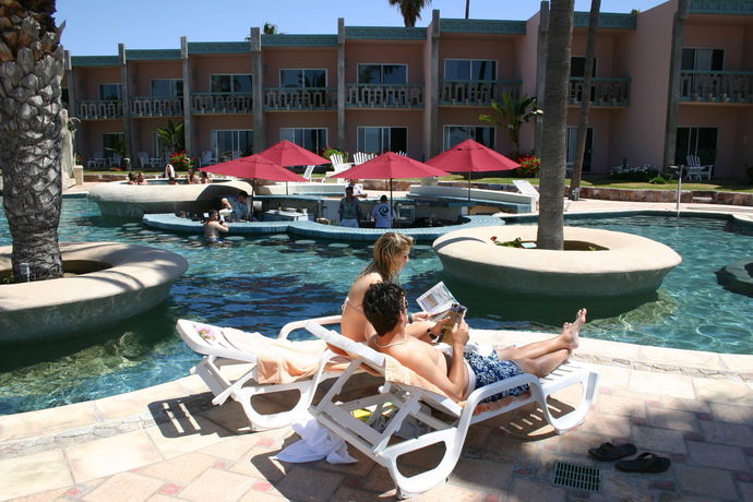Imagen del bar/restaurante del Hotel Estero Beach and Resort. Foto 1