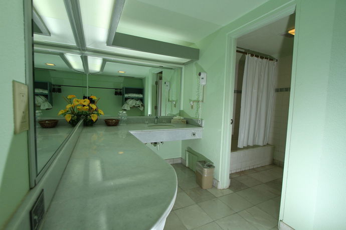 Imagen de los exteriores del Hotel Estero Beach and Resort. Foto 7