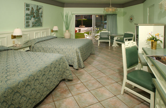 Imagen de la piscina del Hotel Estero Beach and Resort. Foto 10