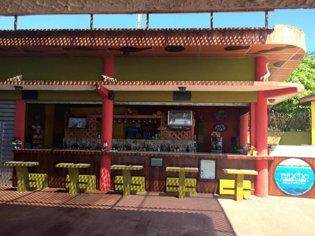 Imagen del bar/restaurante del Hotel Estero Y Mar. Foto 3