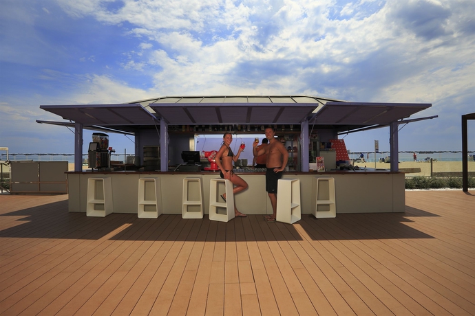 Imagen de la piscina del Hotel Estival Centurion Playa. Foto 15