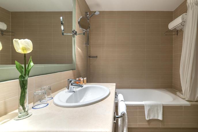 Imagen de la habitación del Hotel Estival Isla Cristina. Foto 4