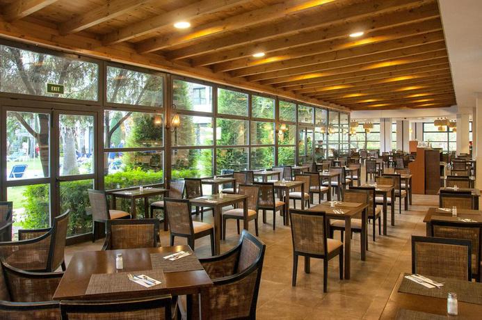 Imagen del bar/restaurante del Hotel Estival Isla Cristina. Foto 2