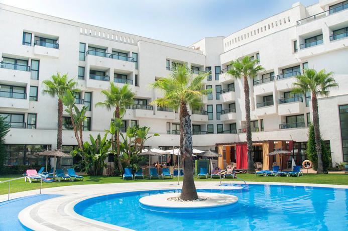 Imagen de la piscina del Hotel Estival Isla Cristina. Foto 11