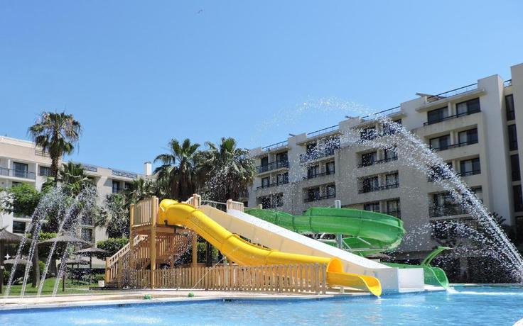 Imagen de la piscina del Hotel Estival Islantilla. Foto 8
