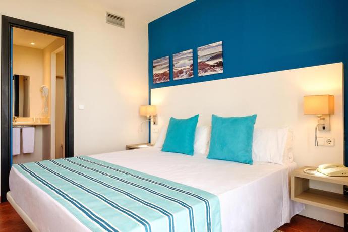 Imagen de la habitación del Hotel Estival Islantilla. Foto 4
