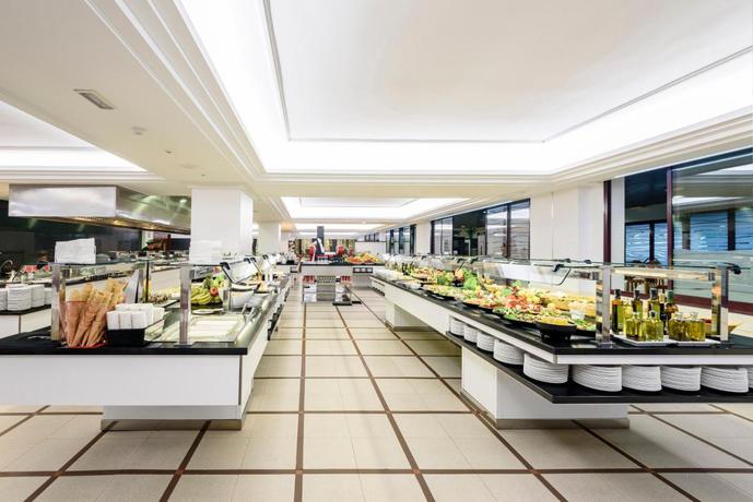 Imagen del bar/restaurante del Hotel Estival Park Almaris. Foto 2