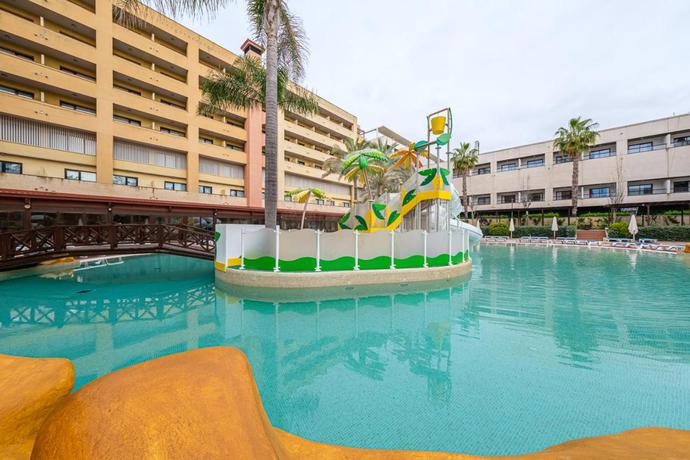 Imagen de la piscina del Hotel Estival Park Marena. Foto 11