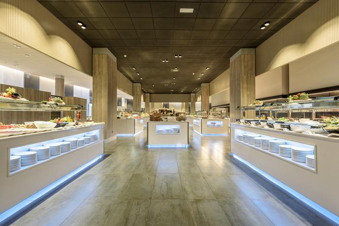 Imagen del bar/restaurante del Hotel Estival Park Resort. Foto 2