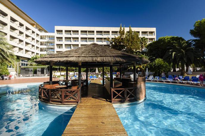 Imagen de la piscina del Hotel Estival Park Resort. Foto 12