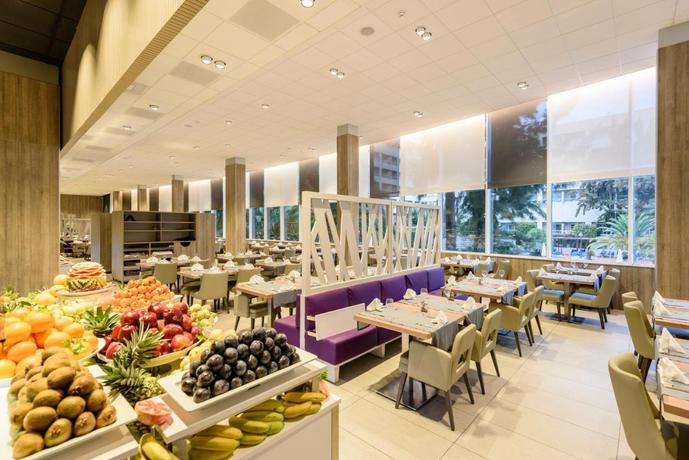 Imagen del bar/restaurante del Hotel Estival Park Silmar. Foto 2