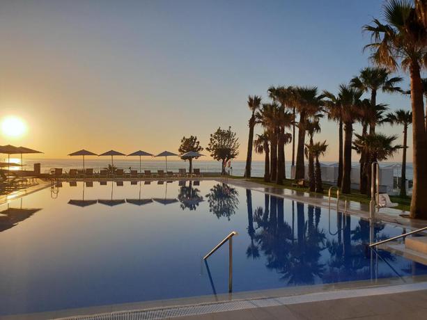 Imagen de la piscina del Hotel Estival Torrequebrada. Foto 25