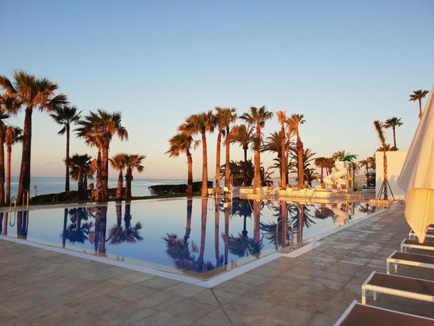 Imagen de la piscina del Hotel Estival Torrequebrada. Foto 26