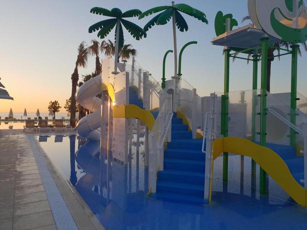 Imagen de la piscina del Hotel Estival Torrequebrada. Foto 28