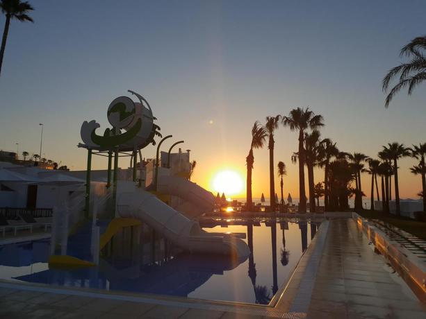 Imagen de la piscina del Hotel Estival Torrequebrada. Foto 29