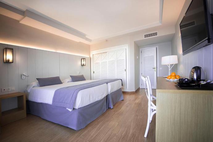 Imagen de la habitación del Hotel Estival Torrequebrada. Foto 6