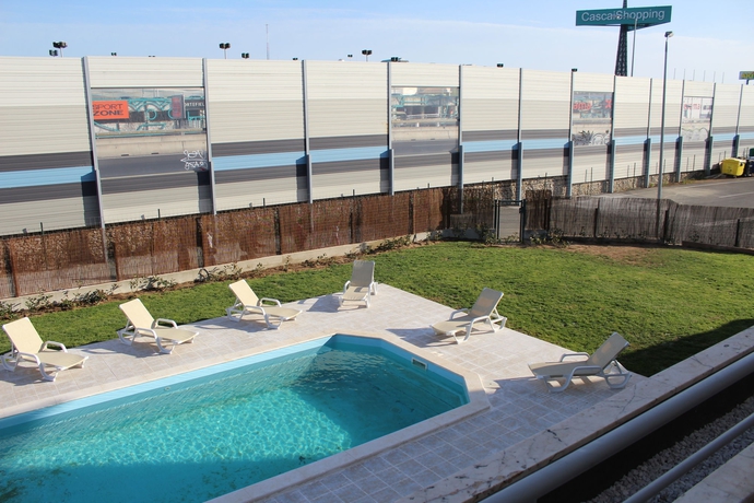 Imagen de la piscina del Hotel Estoril 7 Apartments. Foto 13