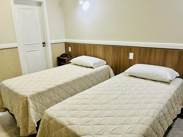 Imagen de la habitación del Hotel Estoril Garden. Foto 13