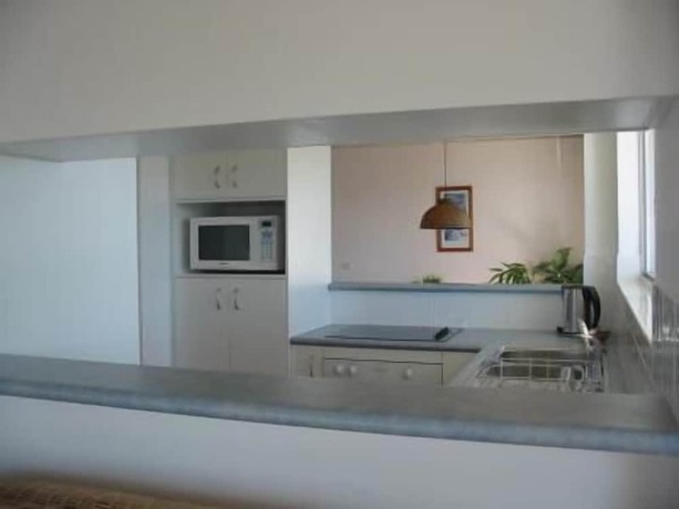 Imagen general del Hotel Estoril On Moffat. Foto 11