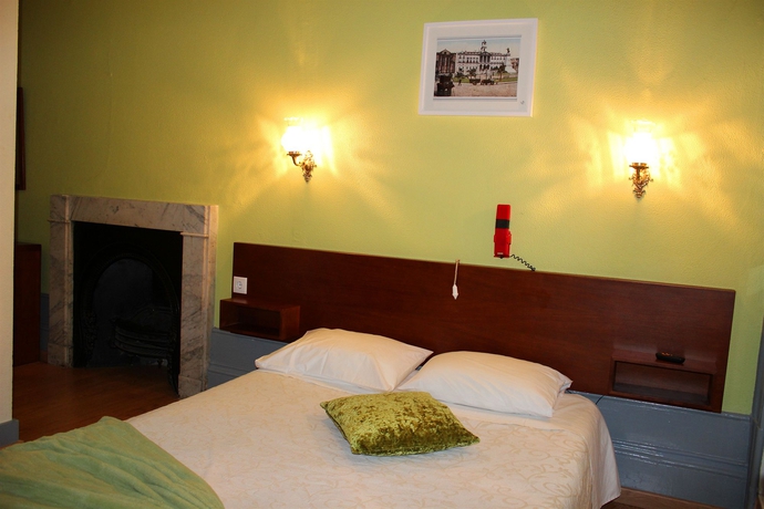 Imagen de la habitación del Hotel Estoril Porto. Foto 4