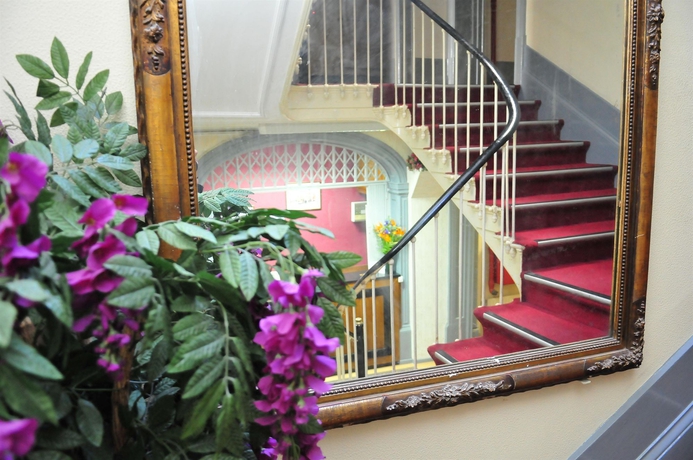 Imagen de los interiores del Hotel Estoril Porto. Foto 13