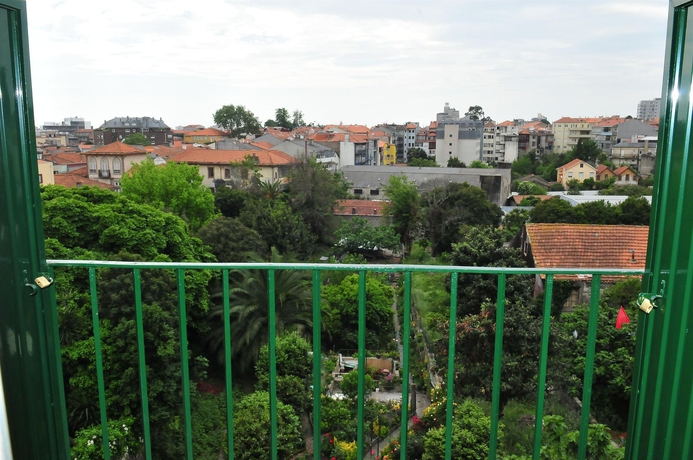 Imagen de los exteriores del Hotel Estoril Porto. Foto 10