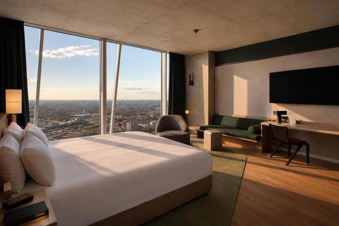 Imagen de la habitación del Hotel Estrel Tower. Foto 4
