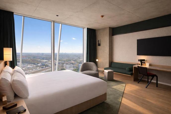 Imagen de la habitación del Hotel Estrel Tower. Foto 5