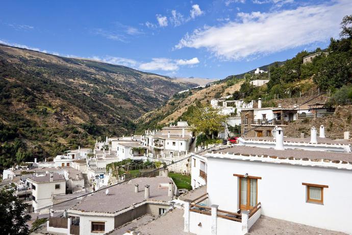 Imagen de los exteriores del Hotel Estrella De Las Nieves. Foto 10