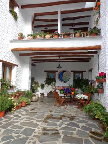 Imagen de los exteriores del Hotel Estrella De Las Nieves. Foto 13