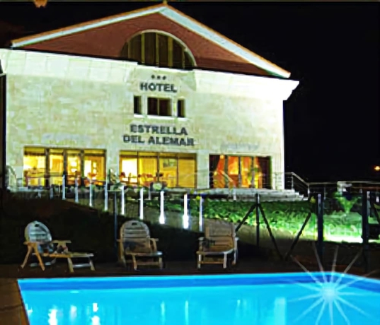 Imagen de la piscina del Hotel Estrella Del Alemar. Foto 17