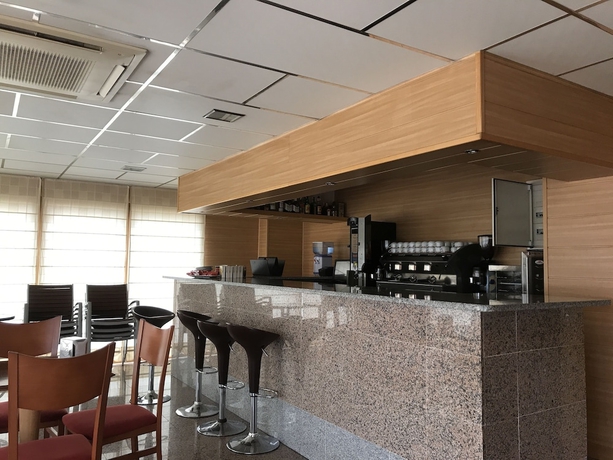 Imagen del bar/restaurante del Hotel Estrella Del Alemar. Foto 5