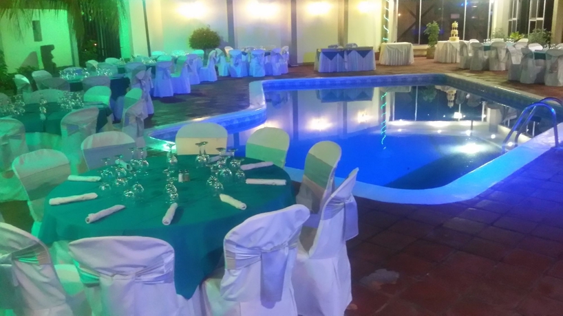 Imagen de la piscina del Hotel Estrella. Foto 16