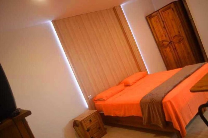 Imagen de la habitación del Hotel Estrella Lodging. Foto 17