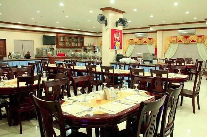 Imagen del bar/restaurante del Hotel Estrellas De Mendoza Playa Resort. Foto 8