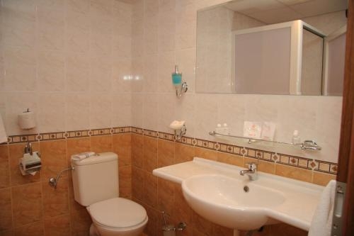 Imagen de la habitación del Hotel Estreya Palace. Foto 10