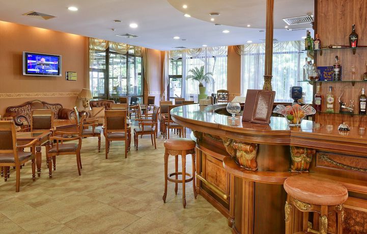 Imagen del bar/restaurante del Hotel Estreya Palace and Residence. Foto 2