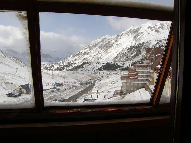 Imagen de los exteriores del Hotel Estudios Hoserval. Foto 6