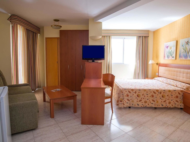 Imagen de los exteriores del Hotel Estudios RH Vinaros. Foto 11