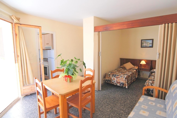 Imagen de la habitación del Hotel Estudios Zeus Aries. Foto 2