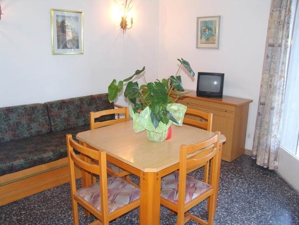 Imagen de la habitación del Hotel Estudios Zeus Aries. Foto 5