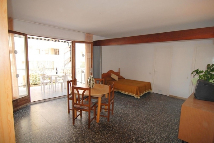 Imagen de la habitación del Hotel Estudios Zeus Aries. Foto 16