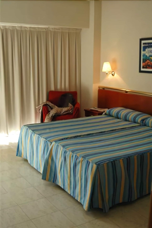 Imagen de la habitación del Hotel Estudiotel Alicante. Foto 5