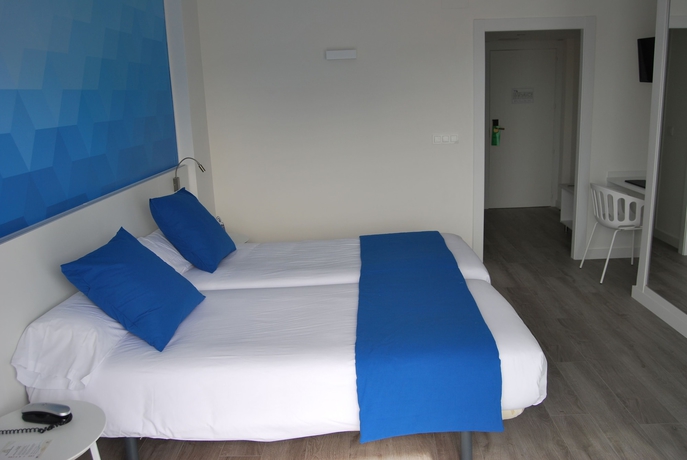 Imagen de la habitación del Hotel Estudiotel Alicante. Foto 6