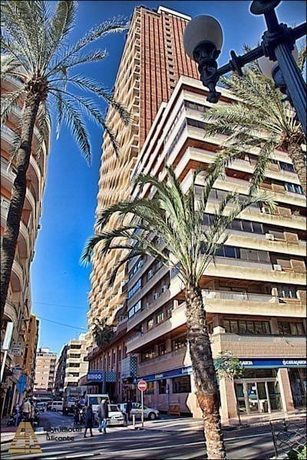 Imagen del bar/restaurante del Hotel Estudiotel Alicante. Foto 4